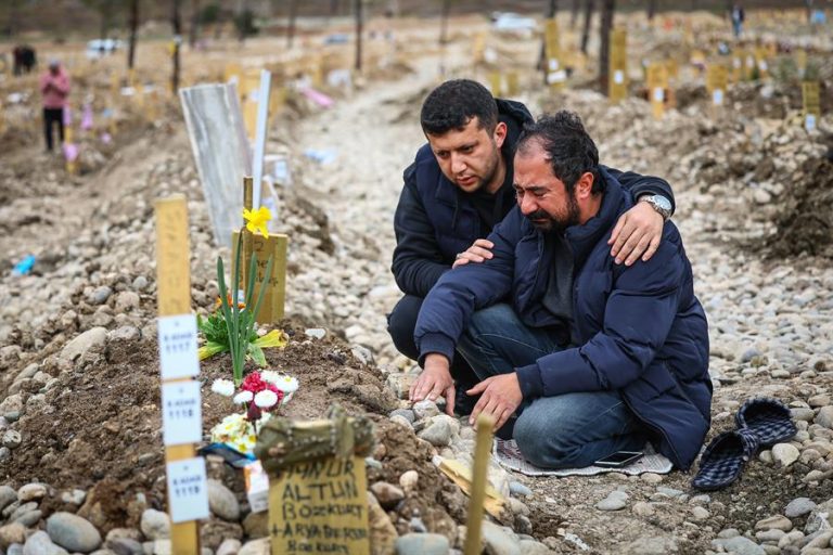 Sube a casi 48.000 el número de muertos de los terremotos en Turquía