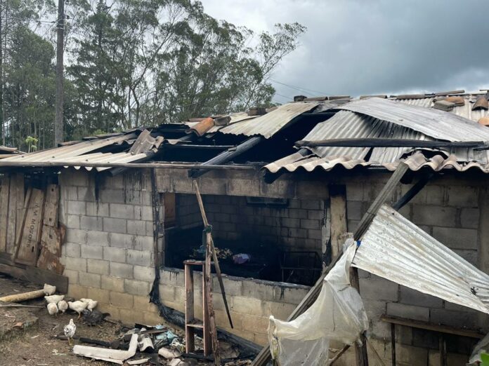 Incendio en vivienda en Victoria del Portete