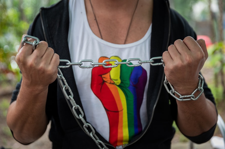 Ley que condena homosexualidad