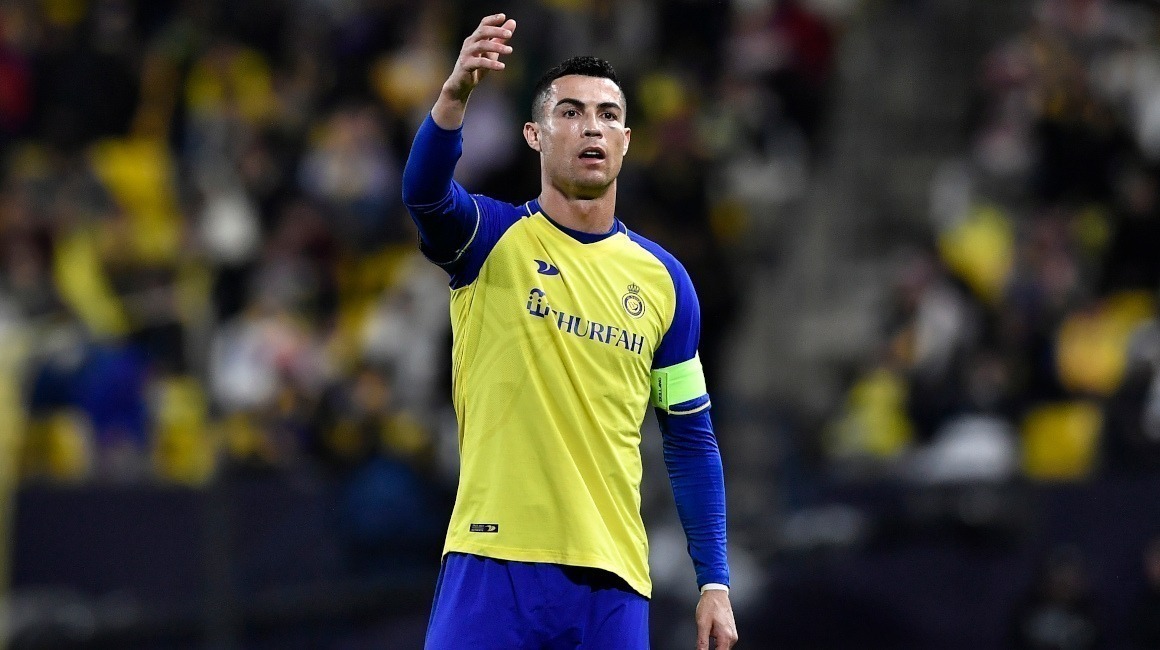 El delantero portugués Cristiano Ronaldo fue suspendido y multado por sus gestos contra la afición del Al-Shabab.