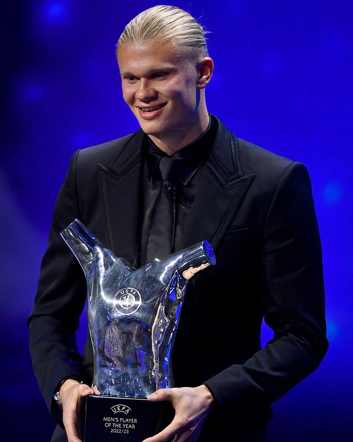 Erling Haaland es considerado como mejor jugador de la última temporada en UEFA y superó a Lionel Messi y Kevin de Bruyne.