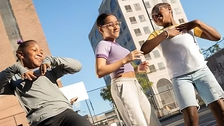 El uniforme escolar es una parte esencial de la vida estudiantil de niños y adolescentes; y aunque en muchos casos son prendas con un diseño específico, es posible darle un toque personal y único. Foto: Cortesía