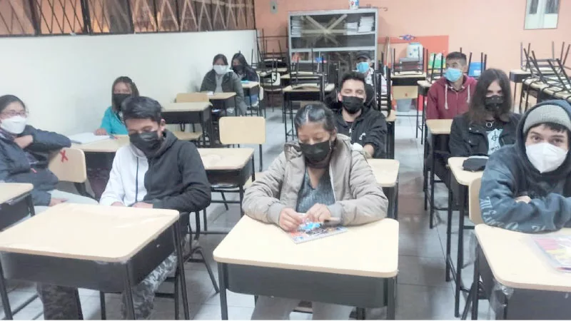 En 15 meses las personas interesadas podrán terminar sus estudios inconclusos gracias al programa de educación secundaria. Foto Cortesía