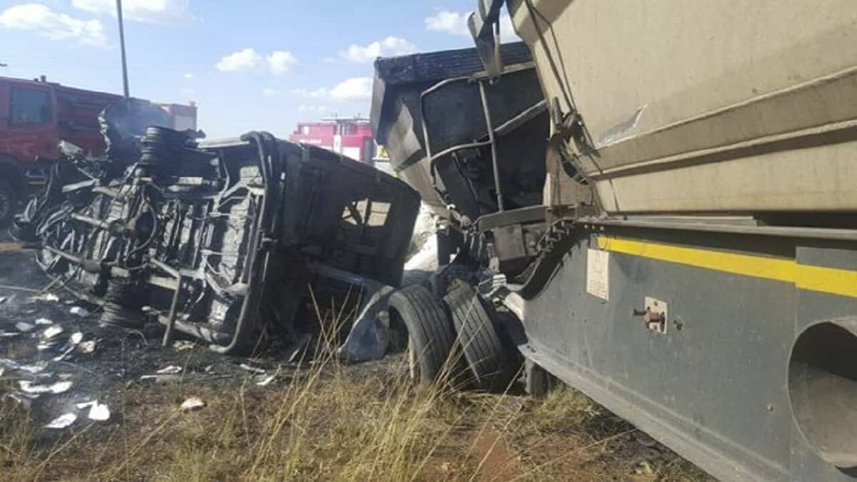 Al menos 22 trabajadores de una mina de diamantes en Sudáfrica murieron en un siniestro de trántiso informaron las autoridades. Foto: X (Twitter)