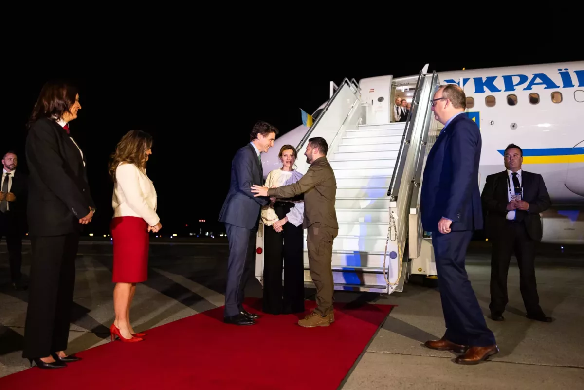 El presidente de Ucrania, Volodímir Zelenski, efectuó este viernes su primera visita oficial a Canadá desde el principio de la invasión rusa para tratar el apoyo de Ottawa a su país. Foto: Twitter