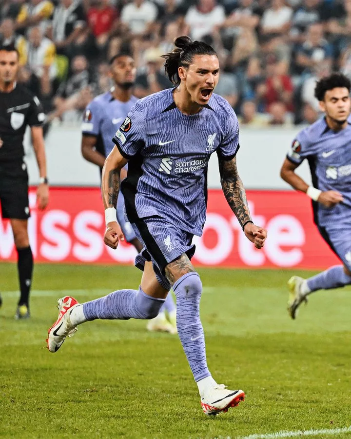 Darwin Núñez anotó gol en la victoria del Liverpool en Europa League.