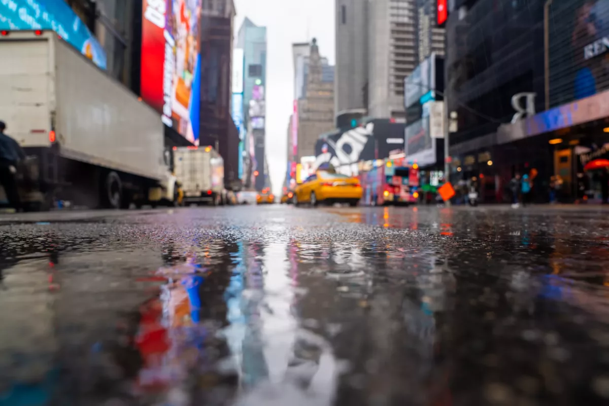 Imagen referencial. La gobernadora de Nueva York, Kathy Hochul, declaró el estado de emergencia por las lluvias que están causando inundaciones. Foto: Freepik