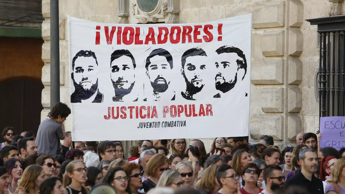 Uno de los condenados por una violación grupal en los Sanfermines de 2016, conocidos como La Manada, vio reducida su pena en un año. Foto: Diario Sevilla