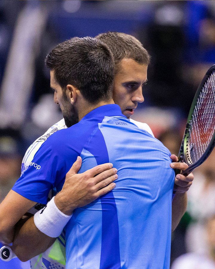 Novak Djokovic avanza a los cuartos de final del US Open.