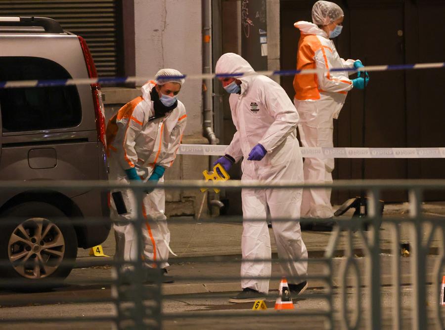 El Gobierno belga activó este lunes un centro de crisis tras el asesinato de al menos dos suecos en Bruselas a manos de un terrorista.