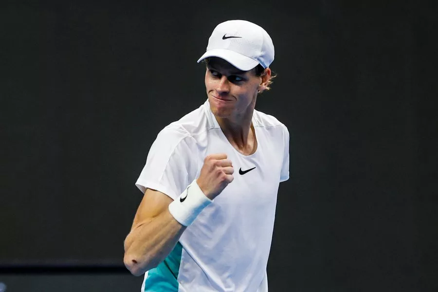Jannik Sinner eliminó a Carlos Alcaraz en semifinales del China Open.