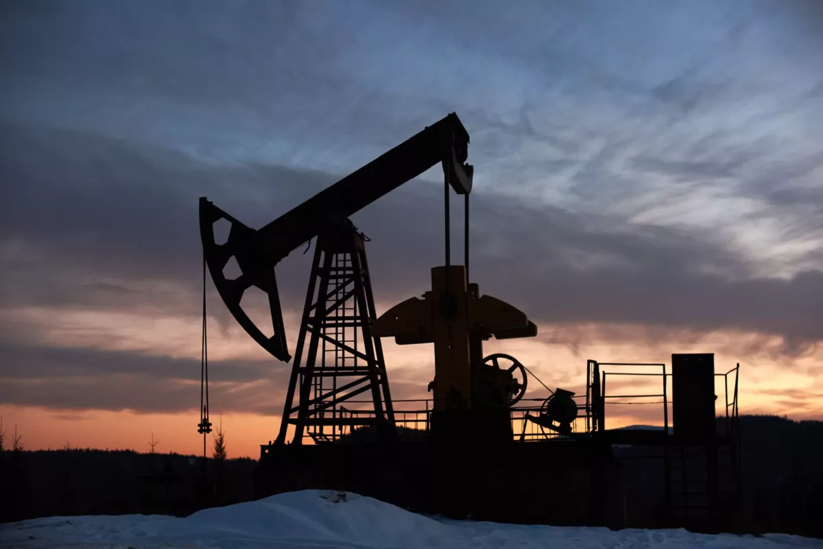Imagen referencial. El precio del petróleo intermedio de Texas abrió este martes con una bajada del 0,39%, hasta USD 86,04 el barril. Foto: Freepik