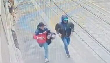 Un asalto a mano armada en una joyería del Centro Histórico de Cuenca se registró la mañana de este sábado 11 de noviembre de 2023.