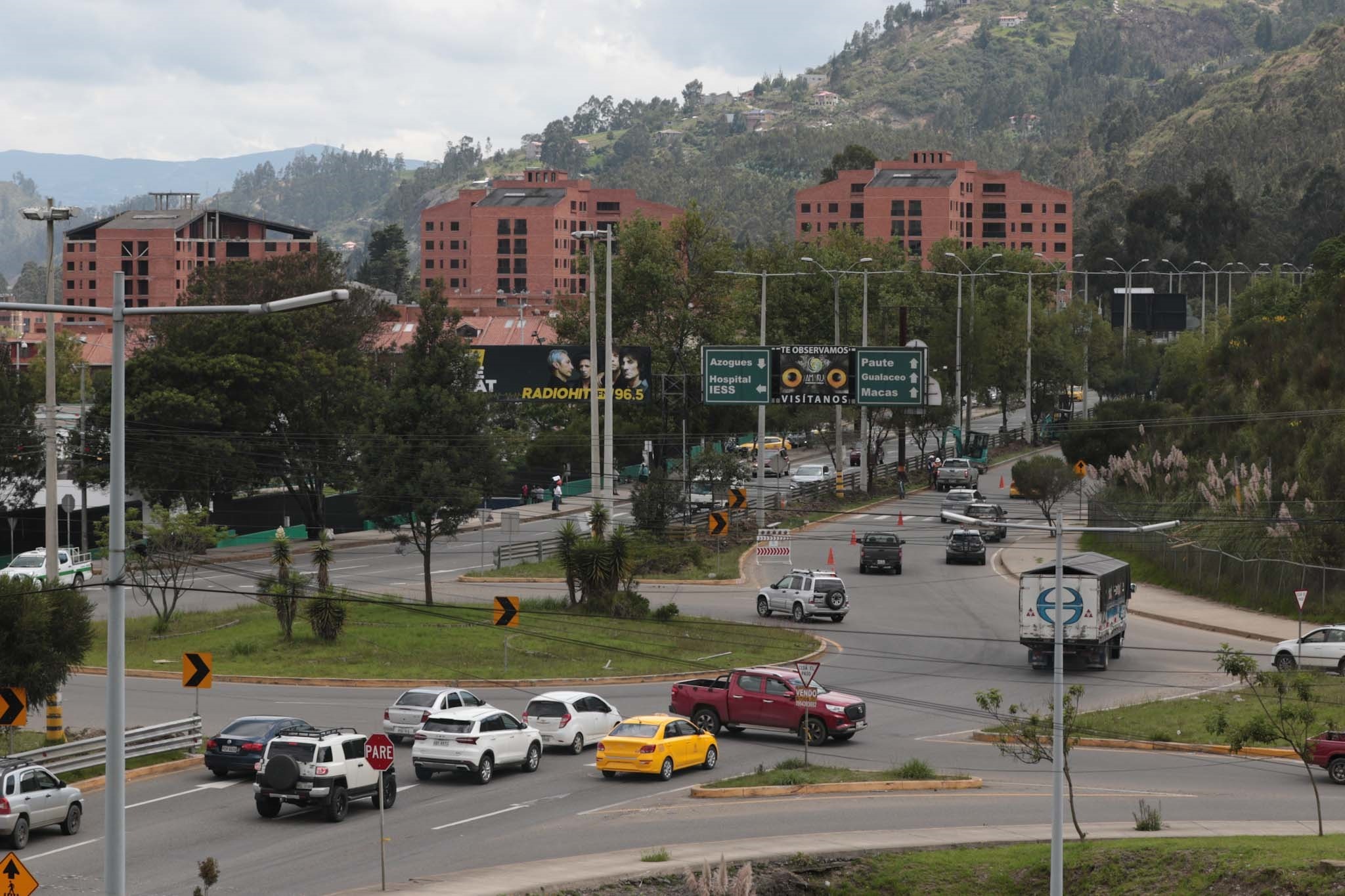 En el redondel de Monay (Hospital “José Carrasco Arteaga”, del IESS) se construirá un intercambiador debido a la intensa circulación. XCA