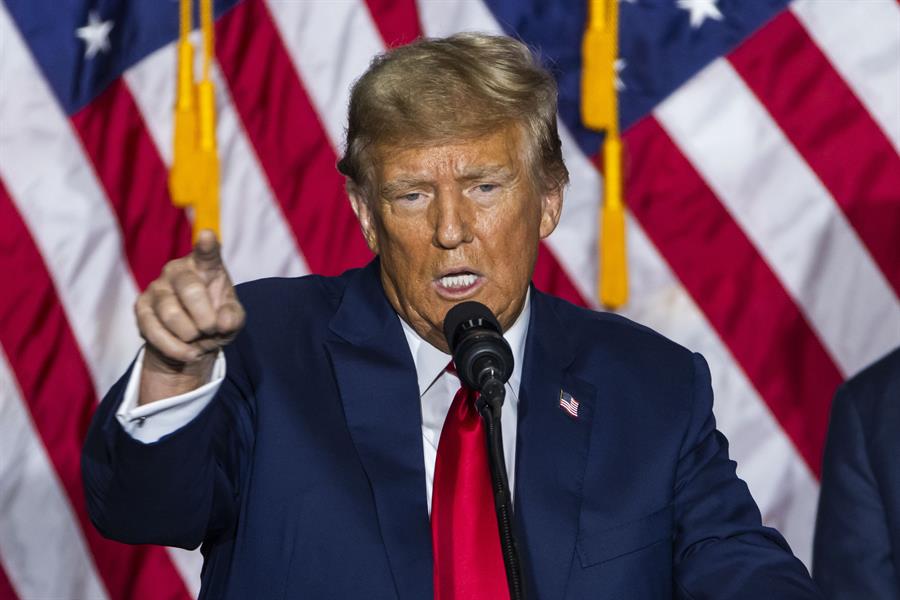 l expresidente estadounidense Donald Trump y precandidato a la Casa Blanca en 2024 da un discurso en Des Moines tras ganar los caucus de Iowa con el 51 % de los votos, casi 30 puntos más que el segundo, el gobernador de Florida, Ron DeSantis. EFE