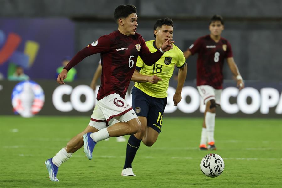 Las selecciones de Ecuador y Venezuela pelean por el último cupo al cuadrangular fina del Preolímpico 2024.