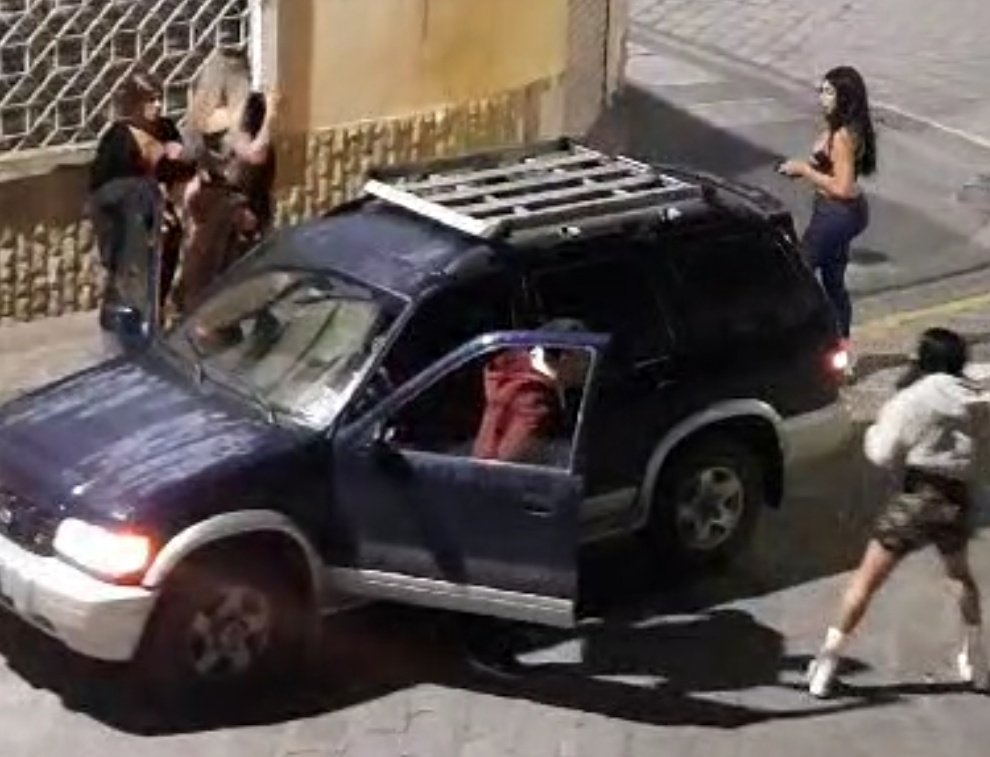 En Cuenca transexuales asaltaron a un joven