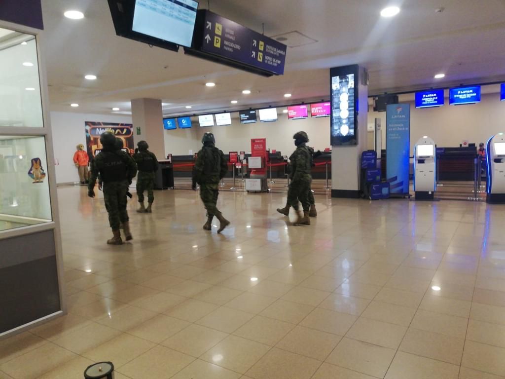 Seguridad en las instalaciones del aeropuerto de Cuenca.