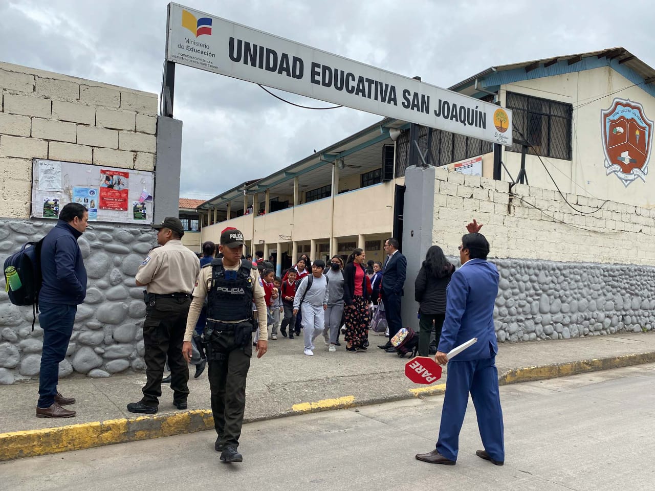 Un total de 51 instituciones educativas de Cuenca retomarán las clases presenciales este miércoles; en Azuay son 59.