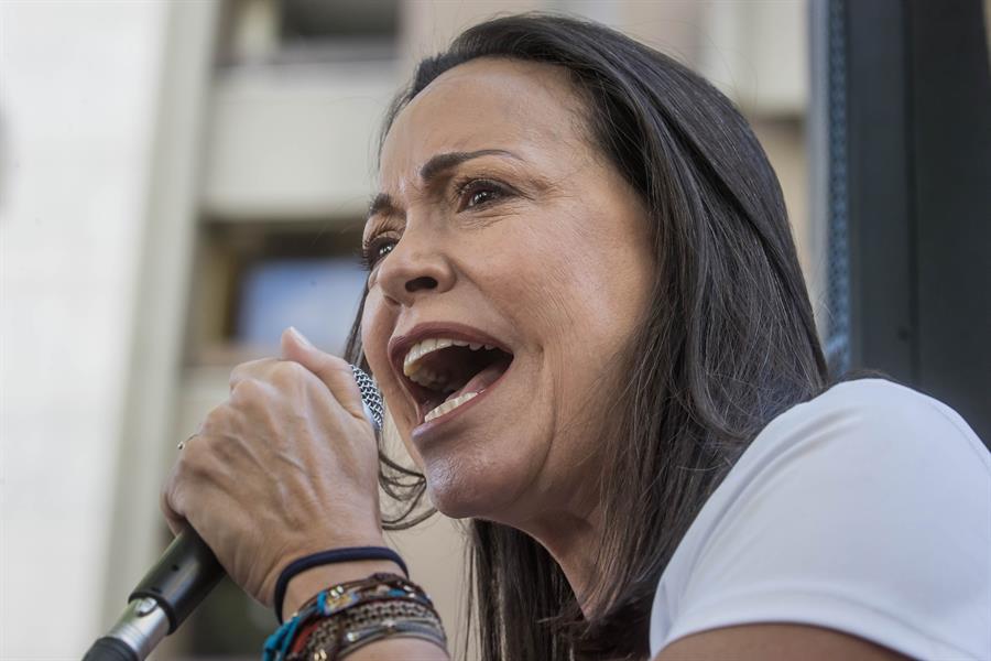 El Tribunal Supremo de Justicia (TSJ) de Venezuela ratificó este viernes que sobre la candidata presidencial de la principal coalición opositora, María Corina Machado, pesa una inhabilitación de 15 años que le impide competir en las elecciones previstas para el segundo semestre de este año. EFE