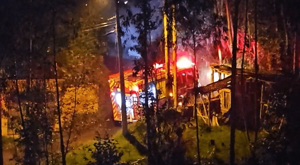 Explosiones y atentados se registran la noche de este lunes en Cuenca y en varias partes del país tras el decreto de estado de excepción.