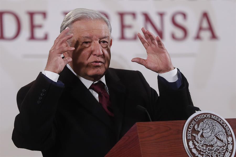 El presidente mexicano, Andrés Manuel López Obrador, consideró este lunes "demagógica" la postura del mandatario estadounidense, Joe Biden, de cerrar la frontera con México si hay un exceso en el flujo migratorio. EFE