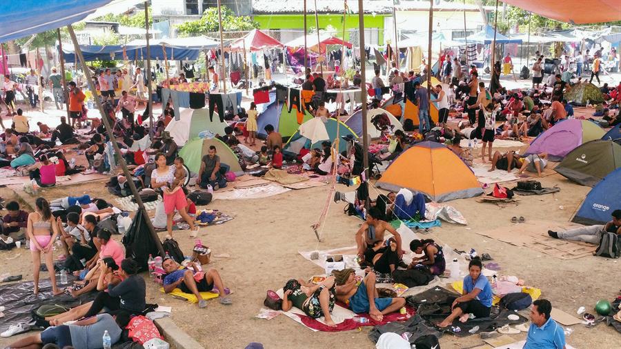 La caravana migrante 'Éxodo de la pobreza', que se reagrupó hace tres días luego de que el Gobierno mexicano la disolviera hace una semana, tras partir desde Chiapas como la más numerosa a finales de 2023, decidió quedarse en el municipio de Tapanatepec, estado de Oaxaca, sur de México, a la espera de ayuda del Gobierno nacional. EFE