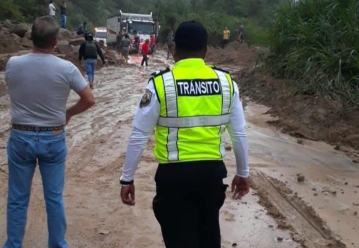 En el kilómetro 99, sector Tendales, se dio uno de los principales cierres.