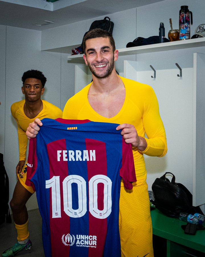 Ferran Torres celebra los 100 partidos con el FC Barcelona. Foto: Barcelona
