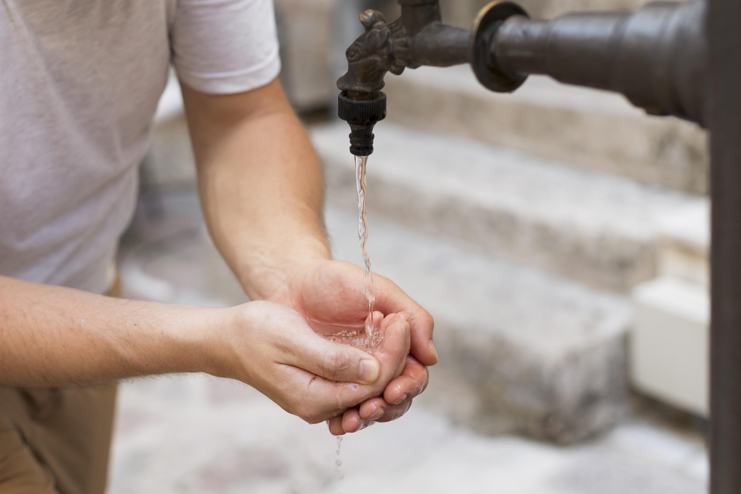 En sectores de Challuabamba se prevé que el suministro de agua potable retome en la tarde.