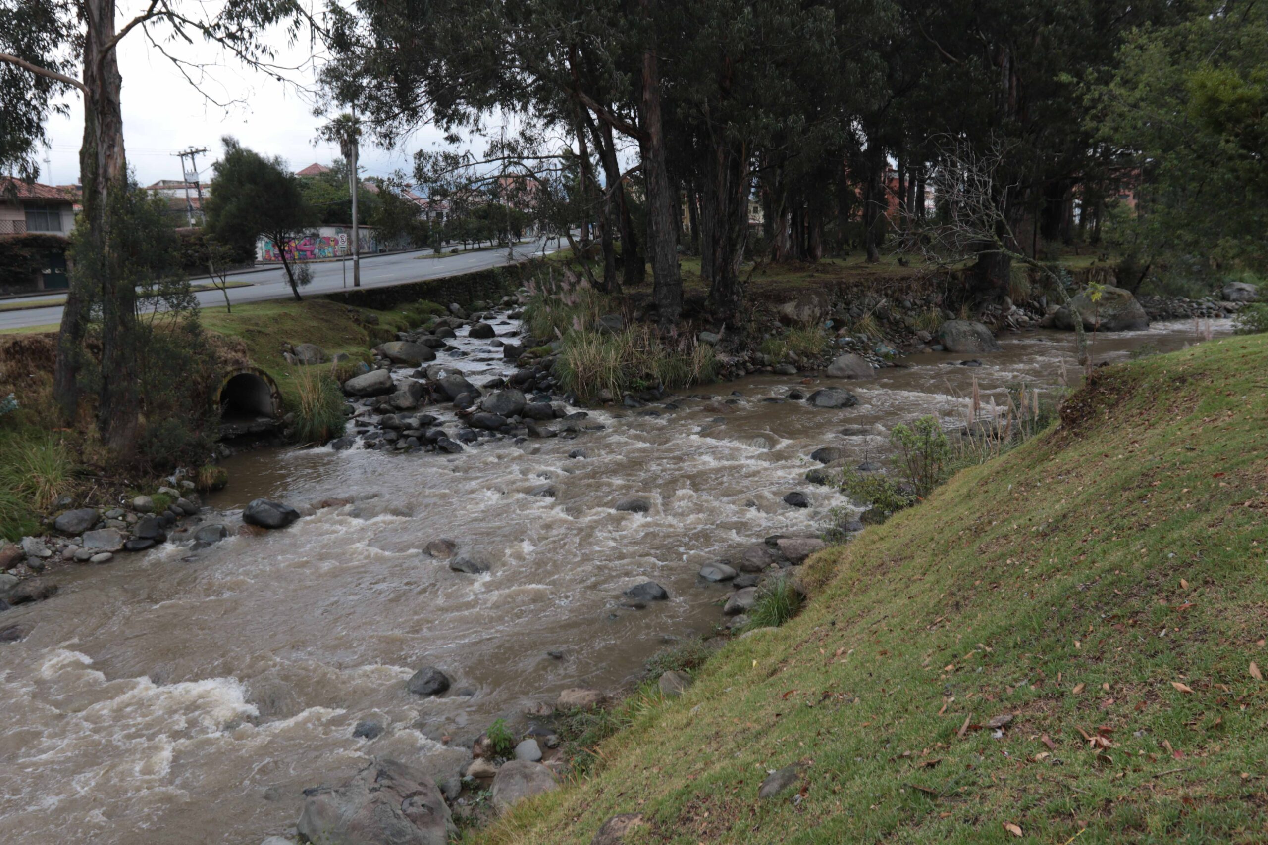 Estado del río Tomebamba en diciembre tras la recuperación de los caudales. Archivo