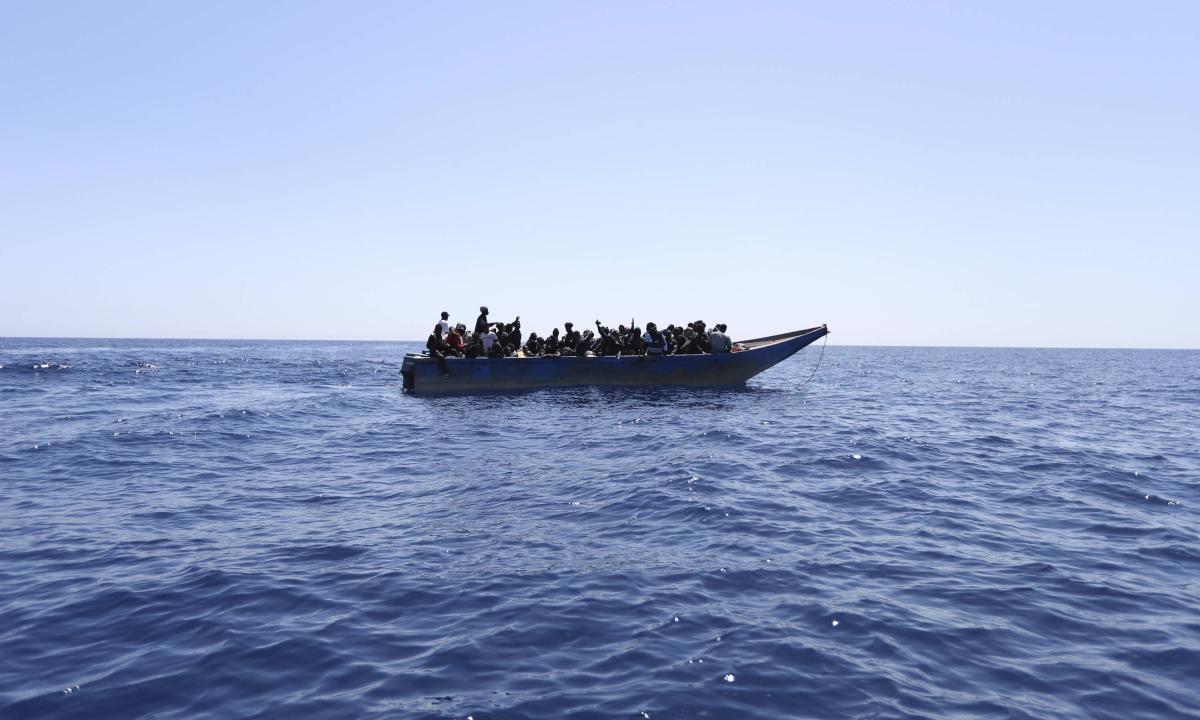 El Servicio Nacional de Fronteras (Senafront) de Panamá detalló en un comunicado divulgado en la madrugada de este jueves que en la embarcación viajaban "27 migrantes" y que "la nacionalidad predominante de estas personas era afgana".