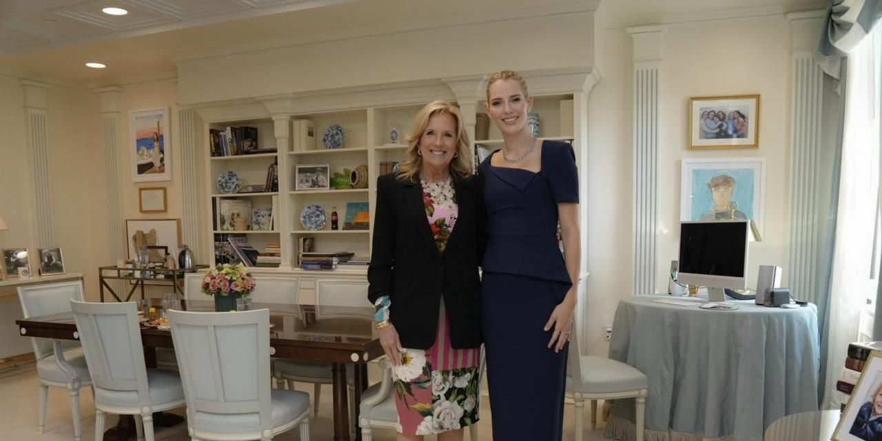 La primera dama de Estados Unidos, Jill Biden, y la primera dama de Ecuador, Lavinia Valbonesi, durante su encuentro.