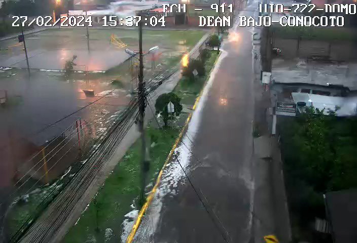 Una intensa lluvia con viento y granizo registrada en el sur de Quito generó 50 llamadas de emergencia por inundaciones en cinco sectores.