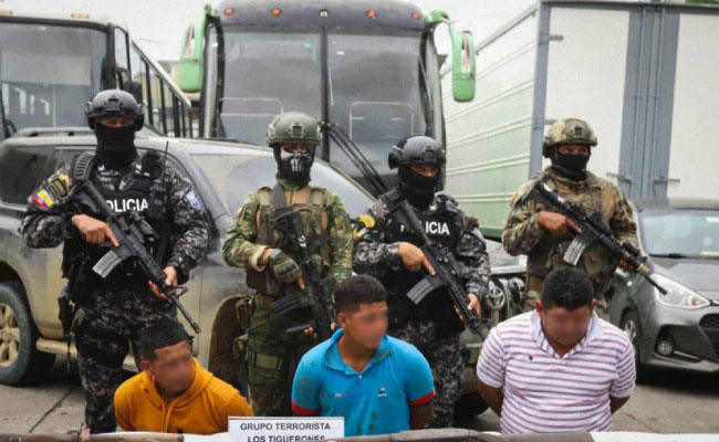 Alias "RK" y otros dos sujetos fueron aprehendidos por la Policía y entregados a als autoridades. Foto Fiscalía