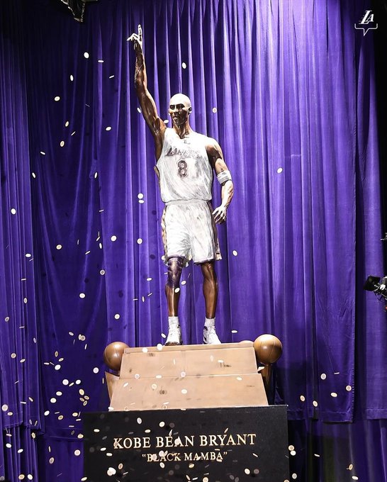Los Lakers inauguran la estatua de Kobe Bryant