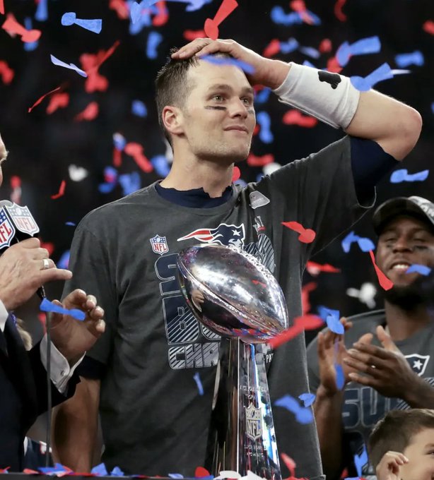 El histórico jugador de fútbol americano, Tom Brady, justifica el empujón de Travis Kelce al entrenador de los Chiefs.