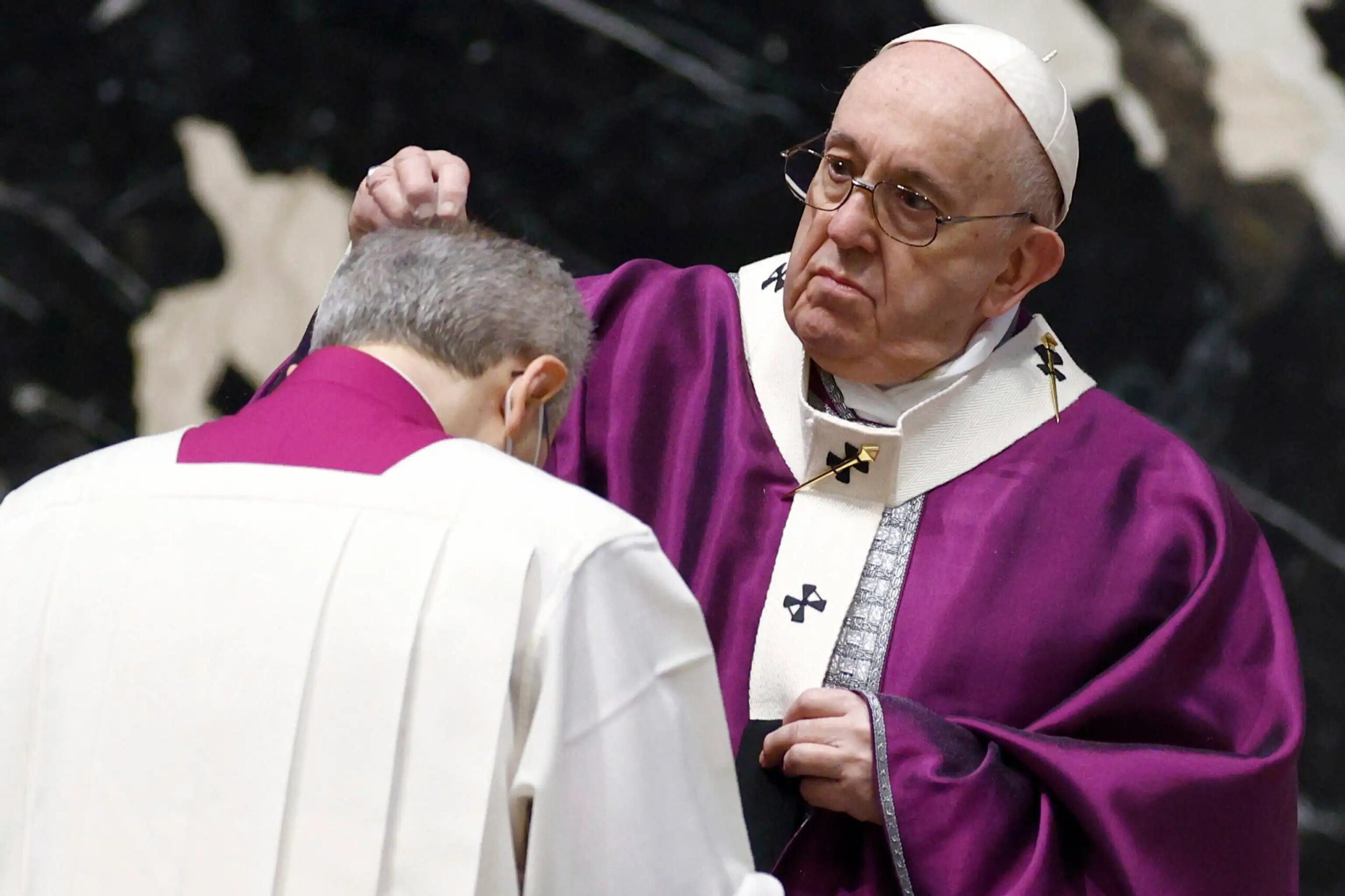 El papa Francisco lamentó que en el mundo todo se haya vuelto social y expuesto, dijo en la misa del miércoles de Ceniza. Foto EFE