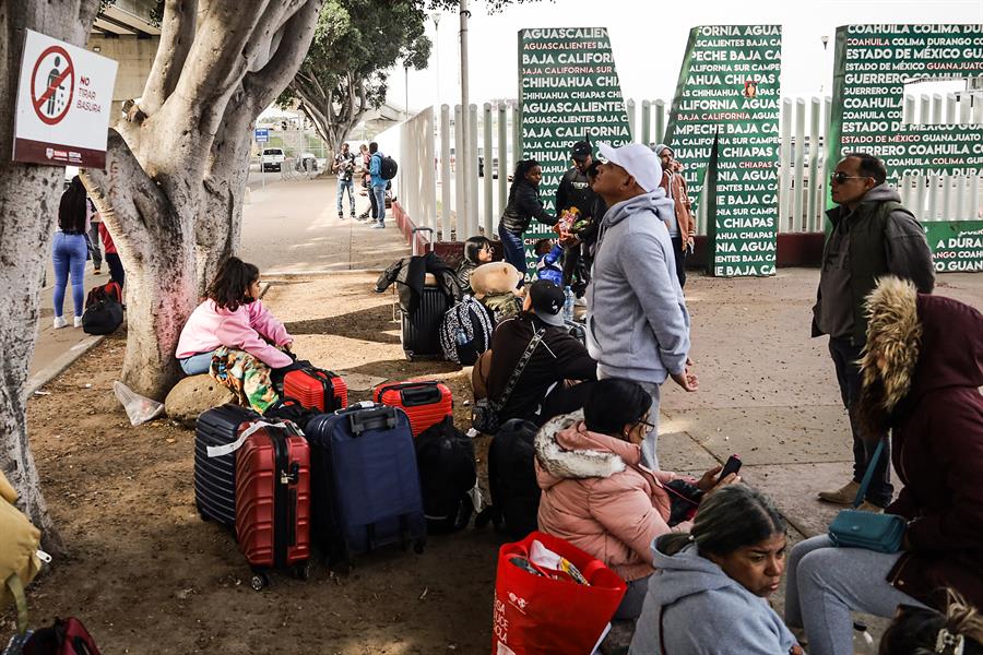 La SB-4 también permitiría a los jueces estatales (no los migratorios) ordenar a los migrantes que regresen a México.