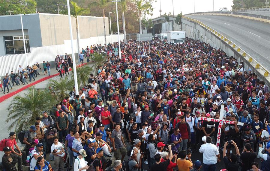 Un 'Viacrucis migrante' con 3.000 personas partió de la frontera sur mexicana este lunes, inicio de la Semana Santa, rumbo a la capital del país para exigir mejores políticas migratorias en medio de las crecientes tensiones por las campañas presidenciales de México y Estados Unidos. EFE