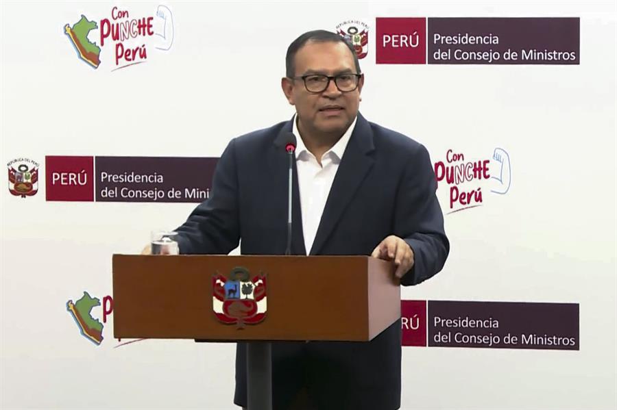 "He tomado la decisión de presentar mi renuncia como presidente del Consejo de Ministros", anunció Otárola en un pronunciamiento ante la prensa en el que no aceptó preguntas. EFE