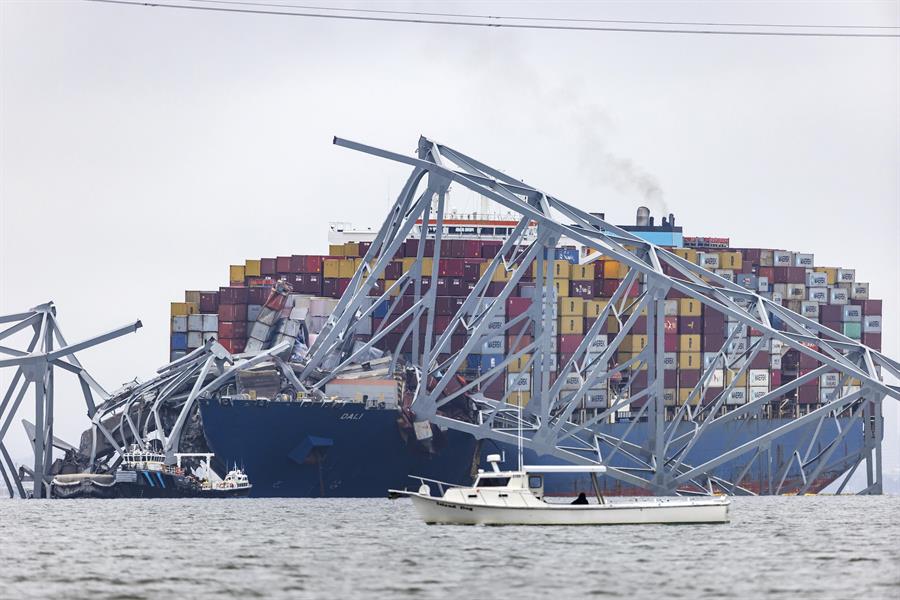 El barco que derribó el puente de Baltimore (Maryland, EE.UU.) transportaba 56 contenedores con materiales químicos peligrosos