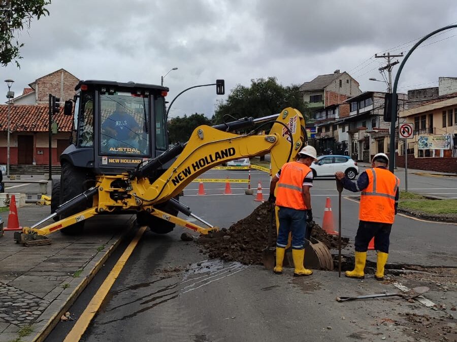 El corte del servicio de agua potable se da por obras de reparación de una tubería averiada.