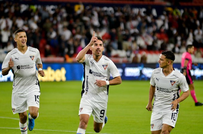 Jugadores de Liga celebran gol del triunfo ante Macará. Foto: Liga de Quito