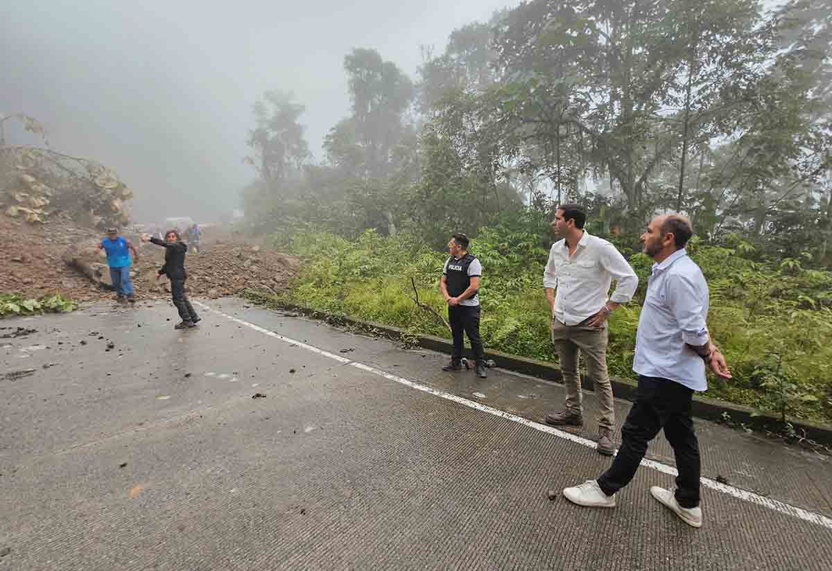 El ministro de Transporte y Obras Públicas, Roberto Luque, recorrió la vía Cuenca – Molleturo.