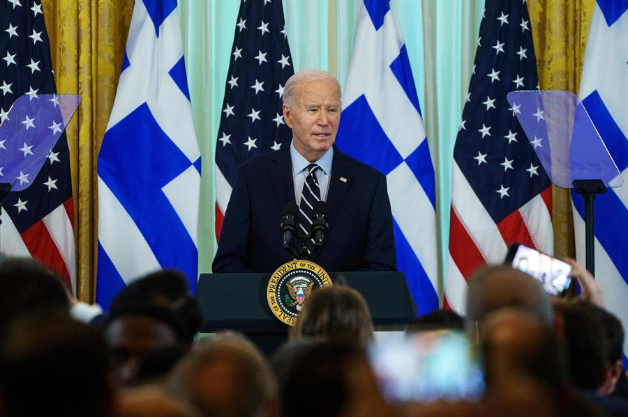 El SVR señaló que esto muestra que la Administración del presidente Joe Biden "admite en la práctica su impotencia y nos demuestra una vez más la inconsistencia del régimen de Kiev aupado por ellos".