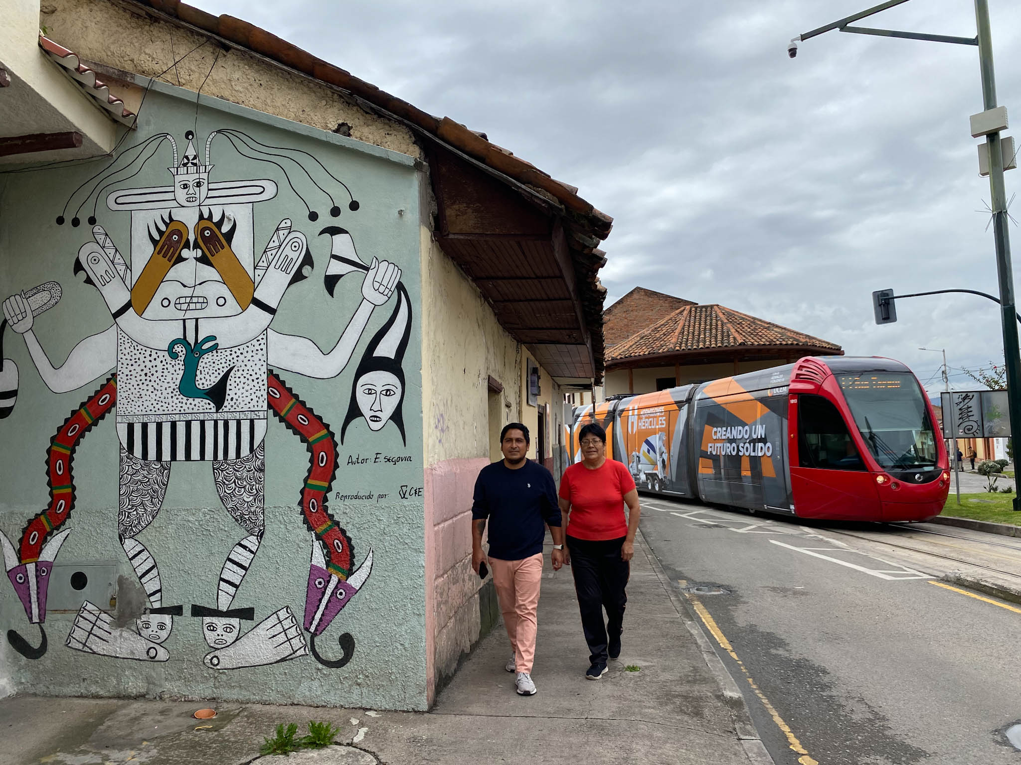 El barrio Convención del 45 se caracteriza porque sus calles se han convertido en una galería urbana. Además está atravesado por las rieles del Tranvía. XCA