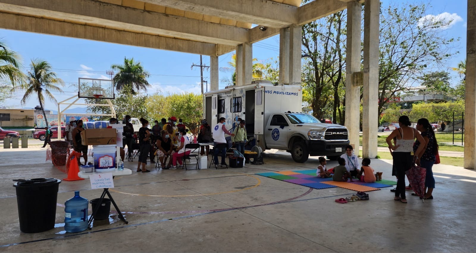 La organización médicos del mundo Suiza, aparte de la atención sanitaria, observa a diario un enriquecimiento cultural gracias al proceso migratorio.