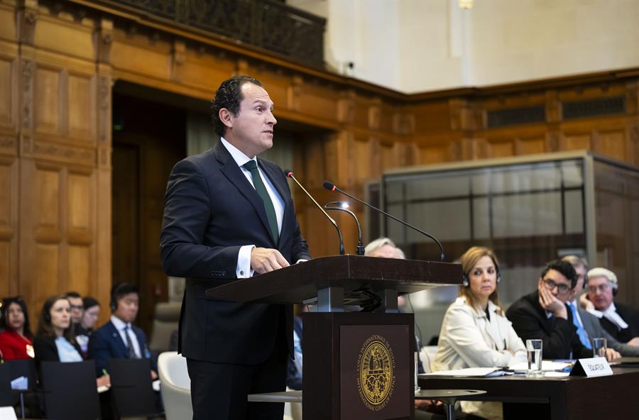 El Gobierno de México acusó este martes a Ecuador ante la Corte Internacional de Justicia (CIJ) de "cruzar líneas que no se deben cruzar en el derecho internacional" por el asalto a la embajada mexicana en Quito.