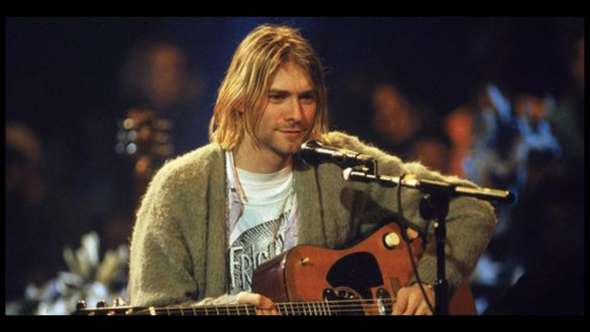 Cobain se convirtió en estandarte de esa revolución denominada grunge y los catapultó a la fama.